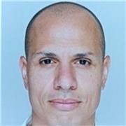 Chef opérateur, 25 ans d’expérience (Arte, France Télévisions, Canal+ Konbini) – Formateur & coaching personnalisé BTS Audiovisuel & projet cinéma/documentaire. Diplomé des Gobelins