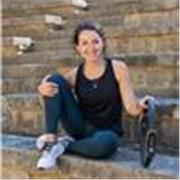 Especializada en actividades de Yoga, Pilates, hipopresivos, clases pre y pos parto, salud del suelo pélvico