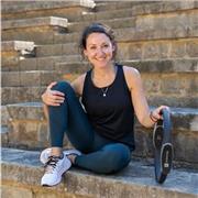 Especializada en actividades de Yoga, Pilates, hipopresivos, clases pre y pos parto, salud del suelo pélvico