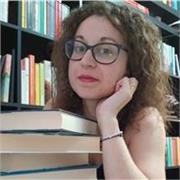 Sono Mariarosaria, scrittrice laureata in Lettere. Mi occupo di discipline letterarie e materie umanistiche