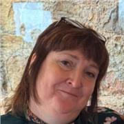 I am a native English speaker who can help develop skills and confidence in fluent speaking and writing in English