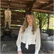 Studentessa universitaria di mediazione linguistica da lezioni di inglese e tedesco per studenti scuole medie e superiori(biennio)