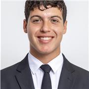 Graduado en magisterio de Educación Primaria, con la mención de educación física. He trabajado en campus de verano.