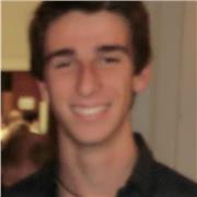 Giovane neolaureato in Informatica impartisce lezioni di Matematica online