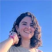 Estudiante de grado universitario (artes) con nivel intermedio alto en ingés