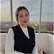 Profesora de Inglés imparte clases a niños/as de todas las edades