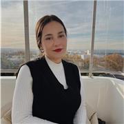 Profesora de Inglés imparte clases a niños/as de todas las edades