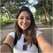 Joven encantada de compartir sus conocimientos con cualquier persona, apto para adultos y niños.