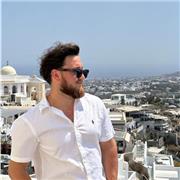 Bonjour, je m’appelle Stanislav. Je peux enseigner les langues étrangères telles que russe, ukrainien, roumain, anglais