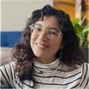 Artista visual y docente con especialidad en dibujo y grabado. 