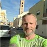 Me defino como una persona segura y decidida. Me gusta hacer las cosas bien y alcanzar mis metas. Todo lo que hago lo hago con el 