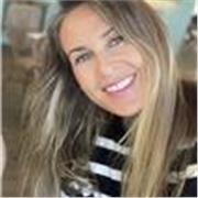 Instructora de Hatha Yoga, clases adaptadas a diferentes niveles