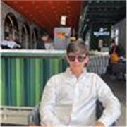 Apasionado del inglés y de la enseñanza, con experiencia viviendo en Estados Unidos y trabajando como traductor. 