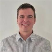 Profesor de inglés para niños y adultos (nivel básico), con enfoque en comprensión, conversación y uso real del idioma