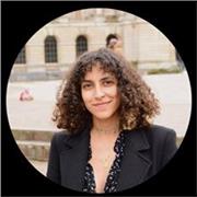 Professeur et traductrice d’anglais avec 4 ans d’expérience, résidant à Paris