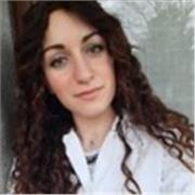 Laureata in biotecnologie mediche e farmaceutiche impartisce lezioni di scienze biologia e chimica per la scuola secondaria