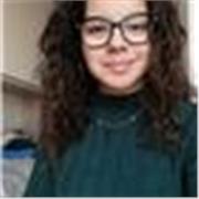 Studentessa universitaria disponibile per aiuto compiti