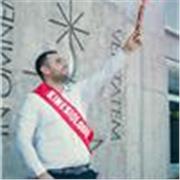 Kinesiologo imparte clases de anatomia a personas de todas las edades