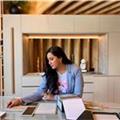 Soy arquitecta interiorista con más de 5 años de experiencia entre diseño de mobiliario, ventas y fundadora de mi propio estudio