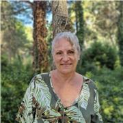 Soy profesora de alemán. Preparo también p/exámenes A2, B1, B2 y C1. Viví 10 años en Alemania. Mis clases son individuales o grupales, dinámicas y se ajustan a las necesidades individuales/ grupales