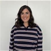 Hola, Soy Ángela Rucas, actriz y cantante. soy profesora de canto desde hace varios años impartiendo a todos aquellos pequeños artistas y no tan pequeños que quieran iniciarse en el mundo de las artes escénicas y cómo aprender a abordar una canción desde 