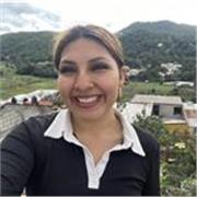 Maestra de apoyo escolar en la materia de historia