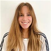 Mi nombre es Paula, soy una estudiante en la universidad de Huelva, actualmente estoy acabando la carrera de Educación Primaria, pero posteriormente realicé la Formación Profesional de Educación Infantil, soy una chica con bastante experiencia con niños y