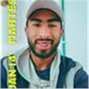 Profesor de deportes y entrenador deportivo con disposición de ayuda y enseñanza