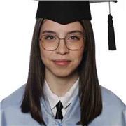 Maestra titulada en Educación Primaria con mención en Educación Especial.