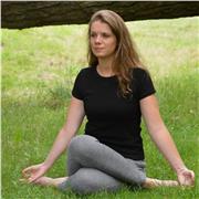 Prof de yoga (hatha, yin et yoga thérapie), je vous propose des séances de yoga privées à Angers en fonction de vos besoins et de vos envies