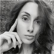 Laureata in Scienze politiche e relazioni internazionali con lode fornisce aiuto su stesura tesi e impartisce ripetizioni di italiano (anche di lingua per stranieri), di storia, filosofia, latino e greografia
