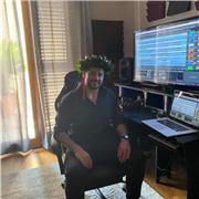 Laureato in musica elettronica e tecnologie musicali al Conservatorio  San Pietro a MaJella  impartisce Lezioni private in studio, o a distanza, di :
- fondamenti di musica elettronica
- gestione software
- fondamenti di mixing e mastering
- fondamenti d