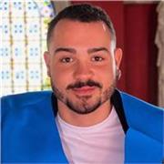 Profesor de asignaturas de humanidades (filosofía, historia, latín griego, literatura, lengua)