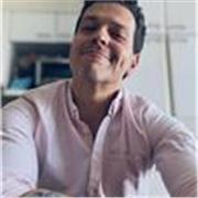 Experto en Mindfulness y gestión emocional acompaño procesos de transformación a cualquier nivel.