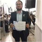 Profesor de informática imparte clases de programación para todas las edades