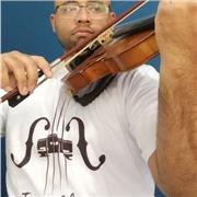 Músico e violinista formado pelo Conservatório de Tatui. Com experiência em ensinar do zero