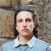 Heeey scegli me! Sono uno studente universitario di computer science (...e che centra con l'inglese? ), Il corso che seguo è tenuto completamente in Inglese quindi sono molto bravo. Mi piace insegnare