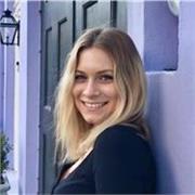 Studentessa universitaria di lingue offre lezioni private online di inglese