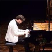 Docente di pianoforte offre lezioni di pianoforte online
