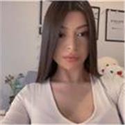 Chica joven apta para dar clases a niños 