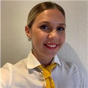 Doy clases de inglés, tengo el grado de lingüística de inglés y español, y tengo experiencia con las clases individuales online