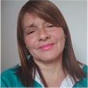 Profe de literatura imparte clases a niños y adultos