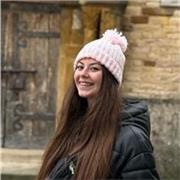 Theater dancer from Hungary. Leaving in Lyon in France. Teaching french kids in english and babysitting also