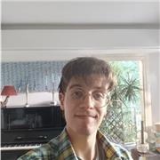 Suono il pianoforte da 10 anni e studio al conservatorio. Offro lezioni di piano, sia classico che pop-rock, rivolte a bambini e r