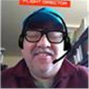 Profesor imparte cursos de español a adultos