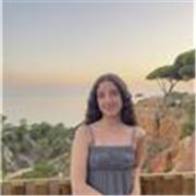 Estoy certificada en el nivel B2 de inglés, First Certificate de Cambridge 
Me considero una persona empatica, responsable y cerca