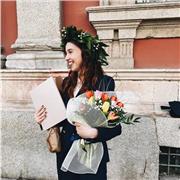 Neolaureata impartisce lezioni a studenti di scuole medie e superiori, aiuto compiti e superamento debito