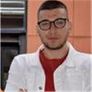 studente ingneria elettronica offre lezioni su elettrotecnica per studenti di istituti tecnici