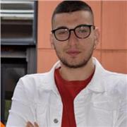 studente ingneria elettronica offre lezioni su elettrotecnica per studenti di istituti tecnici