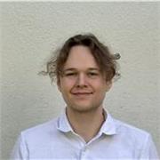 Universitäts Mathe-Tutor, der gerne Schülern helfen möchte